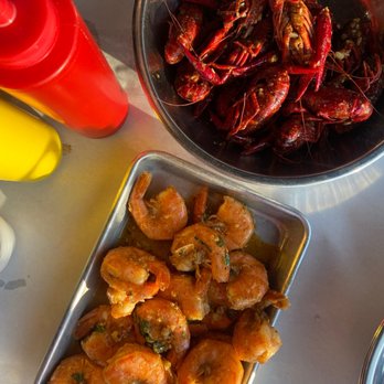 Crawfish Cafe - Thai basil shrimp and traditional crawfish - Seafood Near Me - Houston, Texas