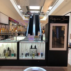 Yom And Layl Perfume Bar - Yom And Layl Perfume bar, Fashion Outlet of Chicago