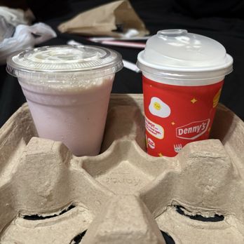 Denny's - I paid 8$ on DoorDash for a jr sized milkshake, which is next to an actual jr milkshake. Smh dennys do better - American Near Me - Fresno, California