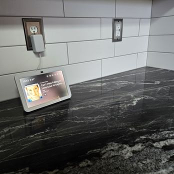 Castle Floors - Alcove area with granite countertop and white subway tile backsplash. - Carpeting Near Me - Mesa, Arizona