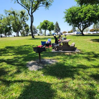 Woodward Reservoir - This was a good shaded picnic spot - Boating Near Me - Oakdale, California Woodward Reservoir - This was a good shaded picnic spot - Boating Near Me - Oakdale, California