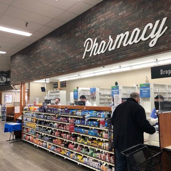 Jewel-Osco - a pharmacy store with customers - Grocery Near Me - Park Ridge, Illinois