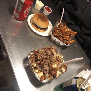 Chez Gaston - Le Trio Hamburger / Sylvie poutine - Poutineries Near Me - Quebec City, Quebec Chez Gaston - Le Trio Hamburger / Sylvie poutine - Poutineries Near Me - Quebec City, Quebec