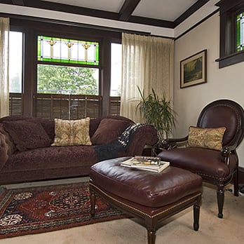 Fisher House Bed & Breakfast - The living room (that couch is unbelievably comfy!) - Bed & Breakfast Near Me - Victoria, British Columbia Fisher House Bed & Breakfast - The living room (that couch is unbelievably comfy!) - Bed & Breakfast Near Me - Victoria, British Columbia