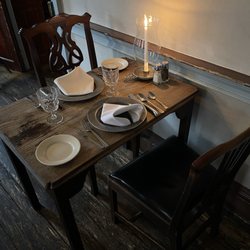 Gadsby's Tavern Restaurant - Table setting