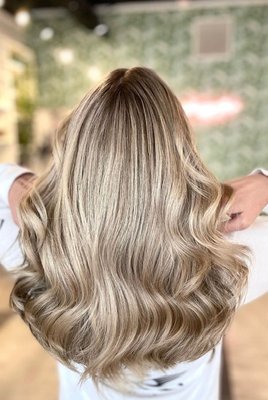 Golden Era Hair Studio by null