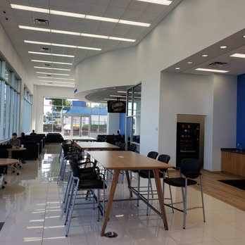 Curry Honda - Tables in case you need to get work done while you wait. - Car Dealers Near Me - Chamblee, Georgia