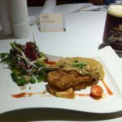 Restaurant Seaside - Schnitzel auf Toast mit frischen Cremechampignons... :)