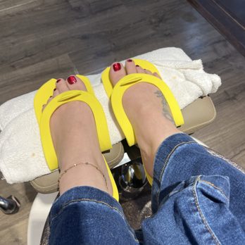 LeVian Nails - Nail Salons Near Me - Lake Oswego, Oregon