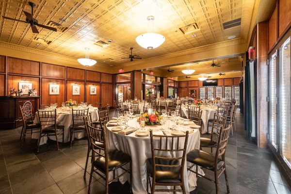 Gibsons Bar & Steakhouse by null