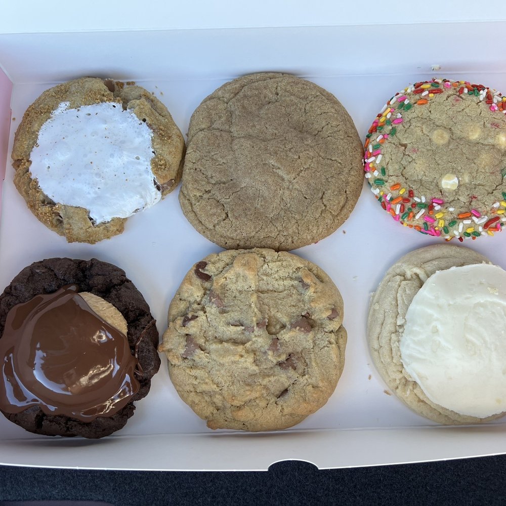 Crumbl - La Canada - Bakeries Near Me - Montrose, California