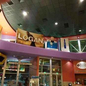 Regal Willamette Town Center - Cinema Near Me - Salem, Oregon