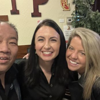 Flowing Tide Pub 5 - Happy friends at a great place!! - American Near Me - Reno, Nevada