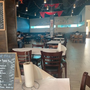 Crackin Crawfish - Cajun/Creole Near Me - Charlotte, North Carolina
