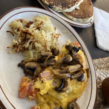 Bob and Earl's Cafe - Western Omelette with extra mushrooms - Breakfast & Brunch Near Me - Trinidad, Colorado Bob and Earl's Cafe - Western Omelette with extra mushrooms - Breakfast & Brunch Near Me - Trinidad, Colorado