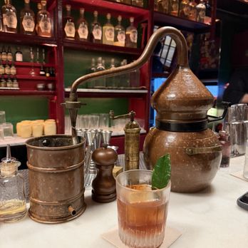 Dr. Stravinsky - Cocktail Bars Near Me - Barcelona, B