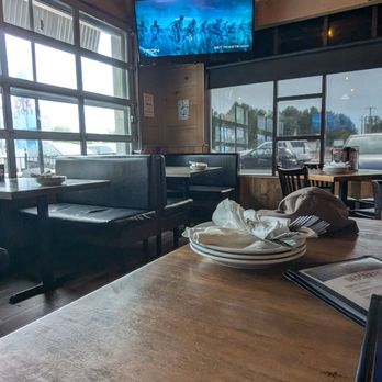 Chuck's Roadhouse - Interior - Salad Near Me - Wasaga Beach, Ontario