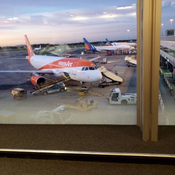 Aspire Lounge - View out the lounge window! - Airport Lounges Near Me - Manchester, XGM