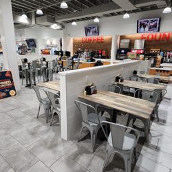 Pilot Flying J - Dining area