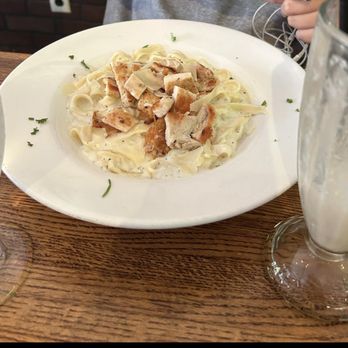 Sanguich - Pasta con salsa alfredo y pollo - Cuban Near Me - Miami, Florida Sanguich - Pasta con salsa alfredo y pollo - Cuban Near Me - Miami, Florida