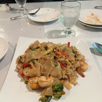 Camellia Garden - Pad Kee Mow - Sushi Bars Near Me - Depew, New York Camellia Garden - Pad Kee Mow - Sushi Bars Near Me - Depew, New York