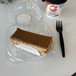 Fortuna Bakery & Café - Caramel milhojas
