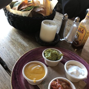 Enchilada - Chips y dip - Cocktail Bars Near Me - Nuremberg, BY