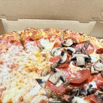 First Class Pizza - Large 1/2 and 1/2 - Extra cheese and half extra cheese mushrooms and pepperoni with sauce. - Pizza Near Me - Irvine, California First Class Pizza - Large 1/2 and 1/2 - Extra cheese and half extra cheese mushrooms and pepperoni with sauce. - Pizza Near Me - Irvine, California