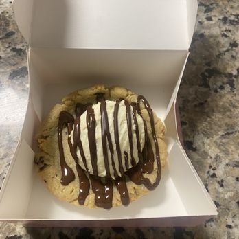 Crumbl - Keystone Shoppes - Cookie skillet - Bakeries Near Me - Indianapolis, Indiana Crumbl - Keystone Shoppes - Cookie skillet - Bakeries Near Me - Indianapolis, Indiana