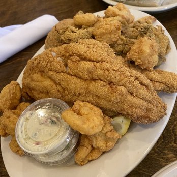 Mandina's Restaurant - Seafood Platter - Cajun/Creole Near Me - New Orleans, Louisiana