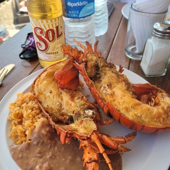 El Guero - The mid-size lobsters are what we always get here. $25 bucks! Comes with rice, beans and fresh handmade flour tortillas. - Mexican Near Me - Rosarito, BCN