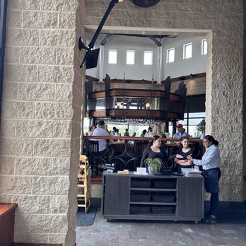 California Dreaming - Foyer - American Near Me - Greenville, South Carolina