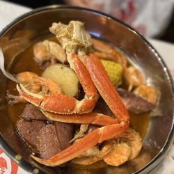 Pier 88 Boiling Seafood & Bar - Famous Low Country Boil