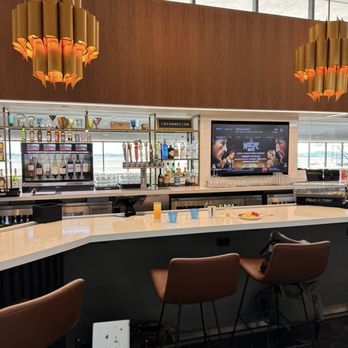 United Club - Airport Lounges Near Me - Newark, New Jersey
