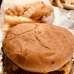 Krekels - Double cheeseburger with fries!