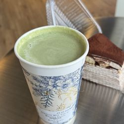 Chali Tea Shop - Hot Jasmine milk tea with matcha foam