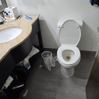 Hampton Inn Kinston - Nasty bathroom left by house keeping - Hotels Near Me - Kinston, North Carolina Hampton Inn Kinston - Nasty bathroom left by house keeping - Hotels Near Me - Kinston, North Carolina