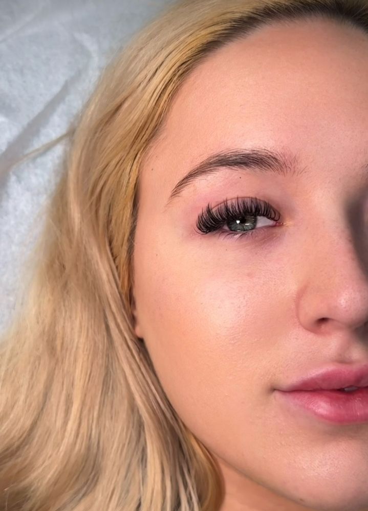 Snatched beauty  Logo