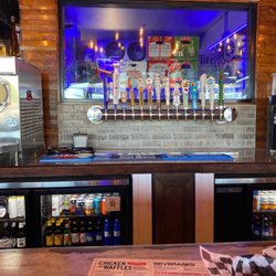 Big City Wings - Great bar!