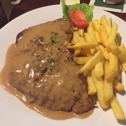 Bistro Lokschuppen - Rahmschnitzel mit Pommes