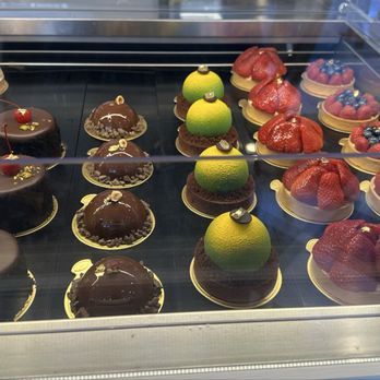 Pompadour - Beverly Hills - Dessert display - Patisserie/Cake Shop Near Me - Beverly Hills, California Pompadour - Beverly Hills - Dessert display - Patisserie/Cake Shop Near Me - Beverly Hills, California