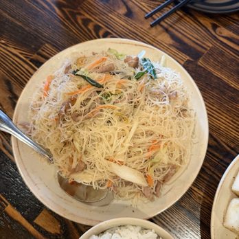 Taipei Cafe - Noodles Stir Fried Noodle with Shiitake Mushroom and Pork - Taiwanese Near Me - Chicago, Illinois Taipei Cafe - Noodles Stir Fried Noodle with Shiitake Mushroom and Pork - Taiwanese Near Me - Chicago, Illinois