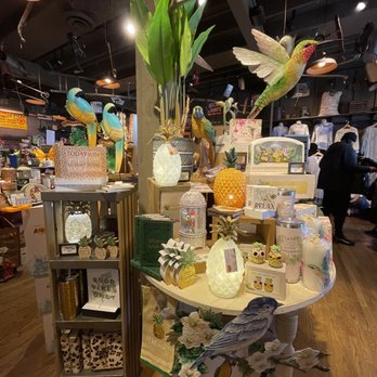 Cracker Barrel Old Country Store - 3-26-2022 lovely display with pineapple merchandise - American Near Me - Lewisville, Texas Cracker Barrel Old Country Store - 3-26-2022 lovely display with pineapple merchandise - American Near Me - Lewisville, Texas