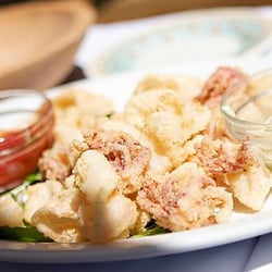 Trapeze Restaurant - Fried Calamari Appetizer