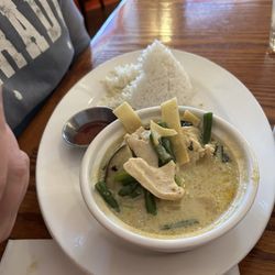 First Wok - Yellow curry lunch special