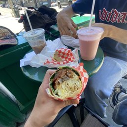 Egg spinach mushroom wrap . Irish cream iced coffee , strawberry banana smoothie Egg spinach mushroom wrap . Irish cream iced coffee , strawberry banana smoothie