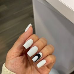 My first time getting gel extensions and I'm in love. Julia and Ella are very very sweet. This is my new regular nail salon!