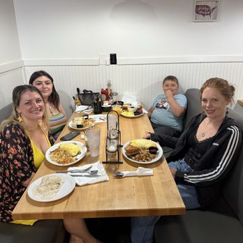Biscuits Cafe - Cafes Near Me - Surprise, Arizona
