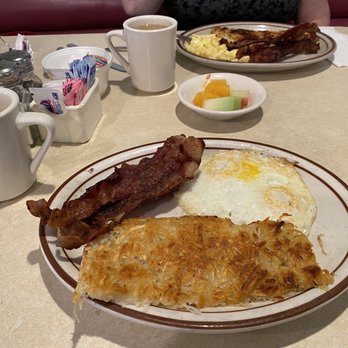 Lily's Cafe - Eggs over medium, bacon, hash browns - American Near Me - Newhall, California