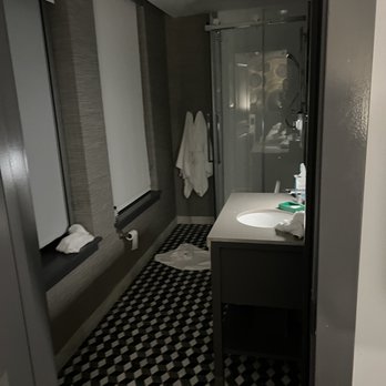Hotel Indigo St. Louis - Bathroom - Hotels Near Me - Saint Louis, Missouri Hotel Indigo St. Louis - Bathroom - Hotels Near Me - Saint Louis, Missouri